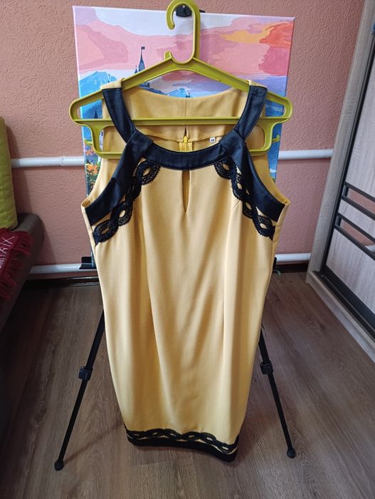 Жовта сукня з піджаком