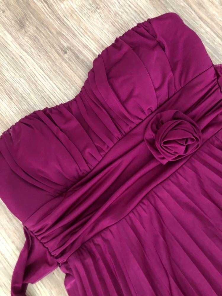 Krótka sukienka przed kolano plisowana z różą wizytowa purpurowa