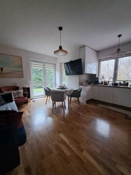 Wynajmę mieszkanie 4 pokoje z dużym ogrodem.