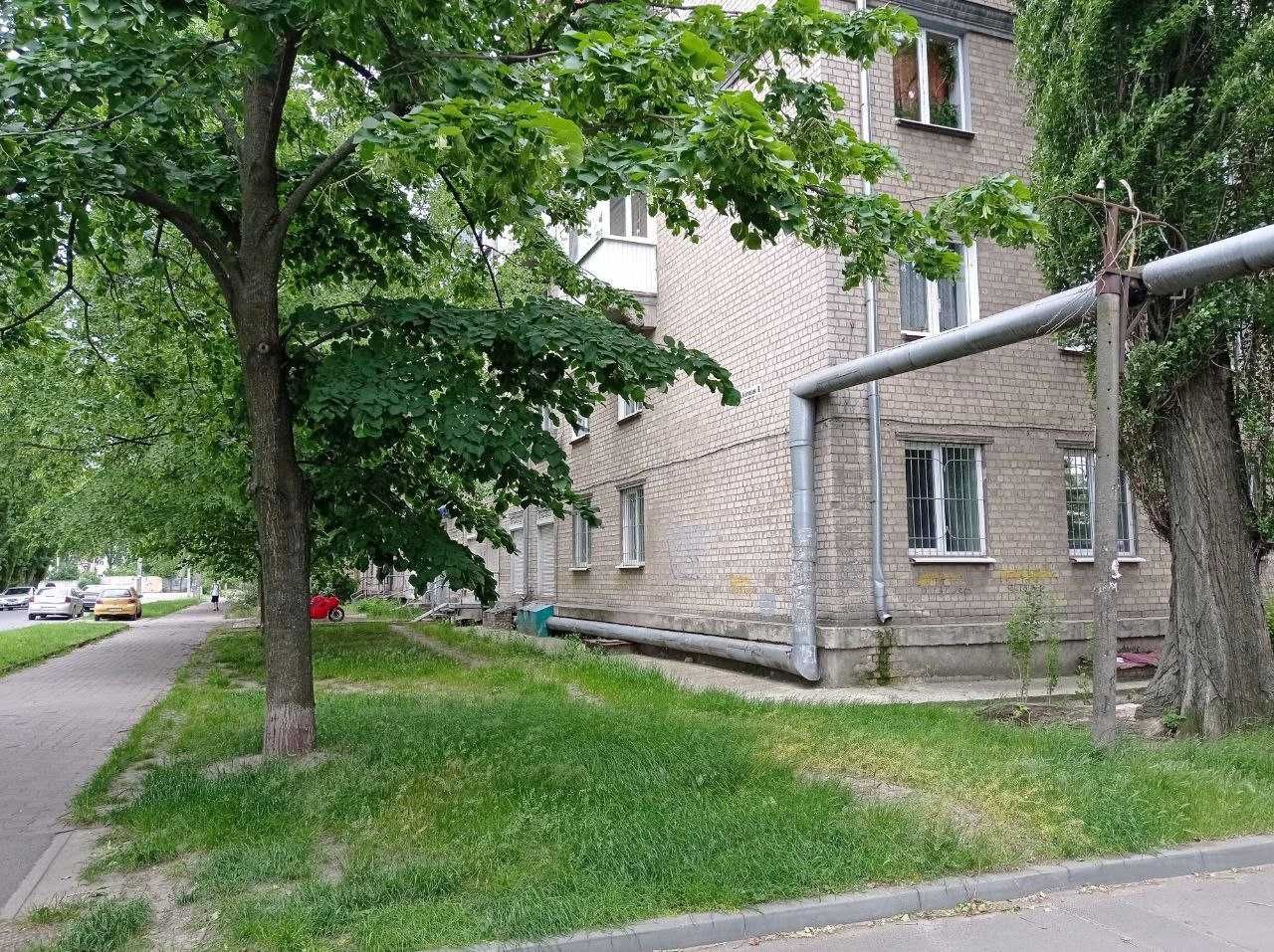 Продам 3-х комнатную квартиру, первый этаж, левый берег