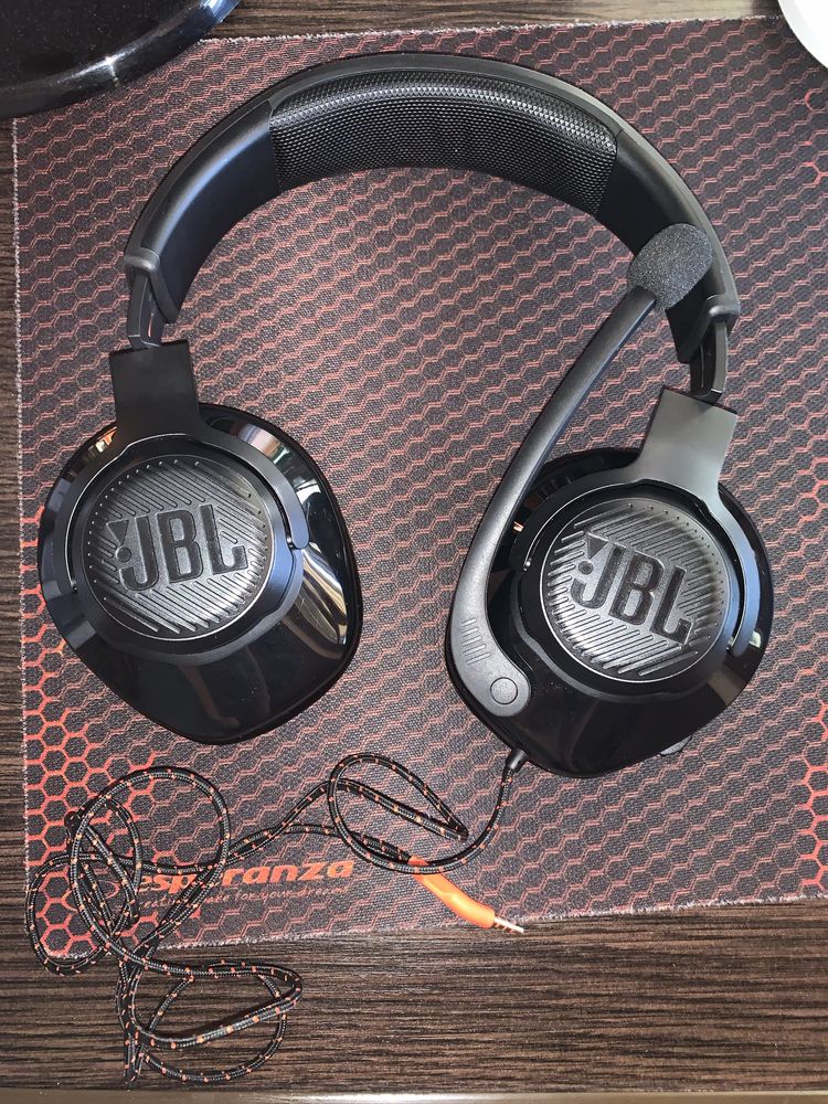 JBL QUANTUM 200 Навушники