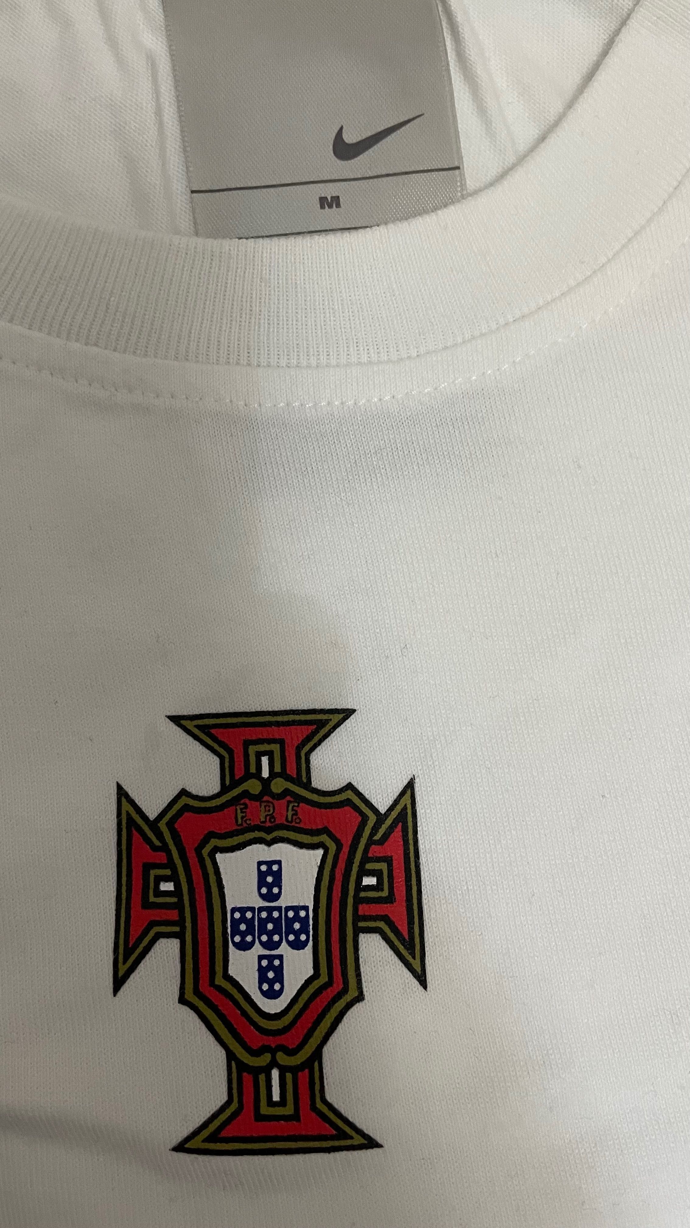 Camisola Portugal da Nike e Camisa Sisley branca de linho nunca usadas