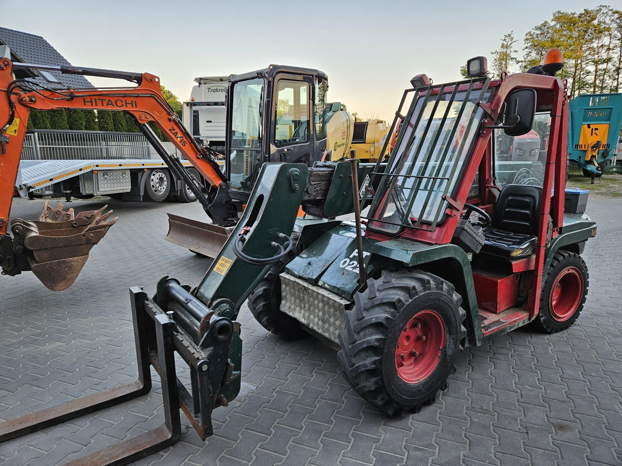 Małe Manitou BT420 Rok 2003 teleskopwa jcb