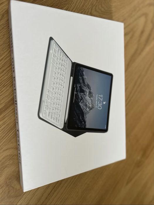 Чохол для iPad з клавіатурою