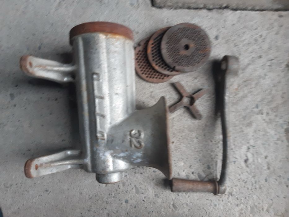 Zestaw maszynka do mięsa ręczna 32cm nakładki korpus części