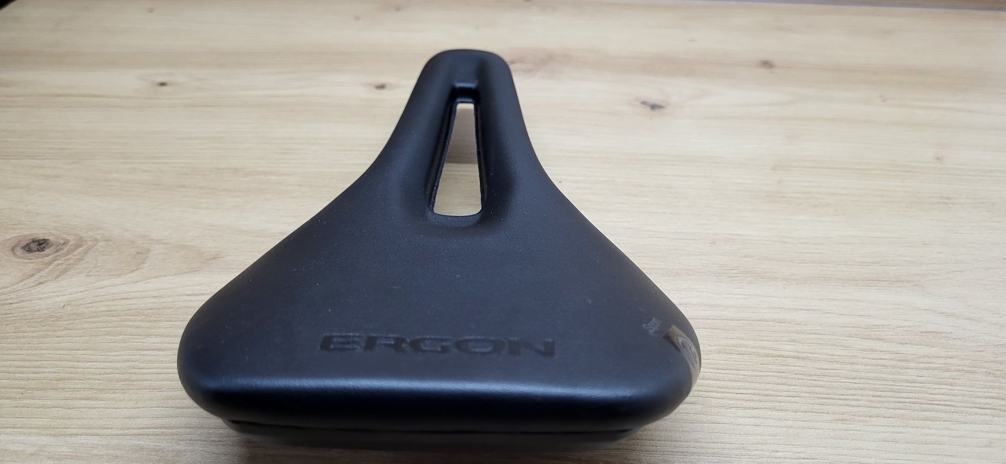 Сидіння Ergon SR 10
141 х 261 мм(сідушка,сидение,сідло