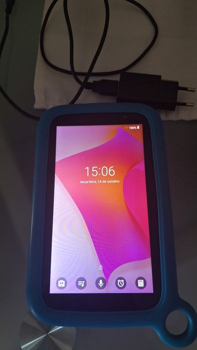 Tablet alcatel e carregador