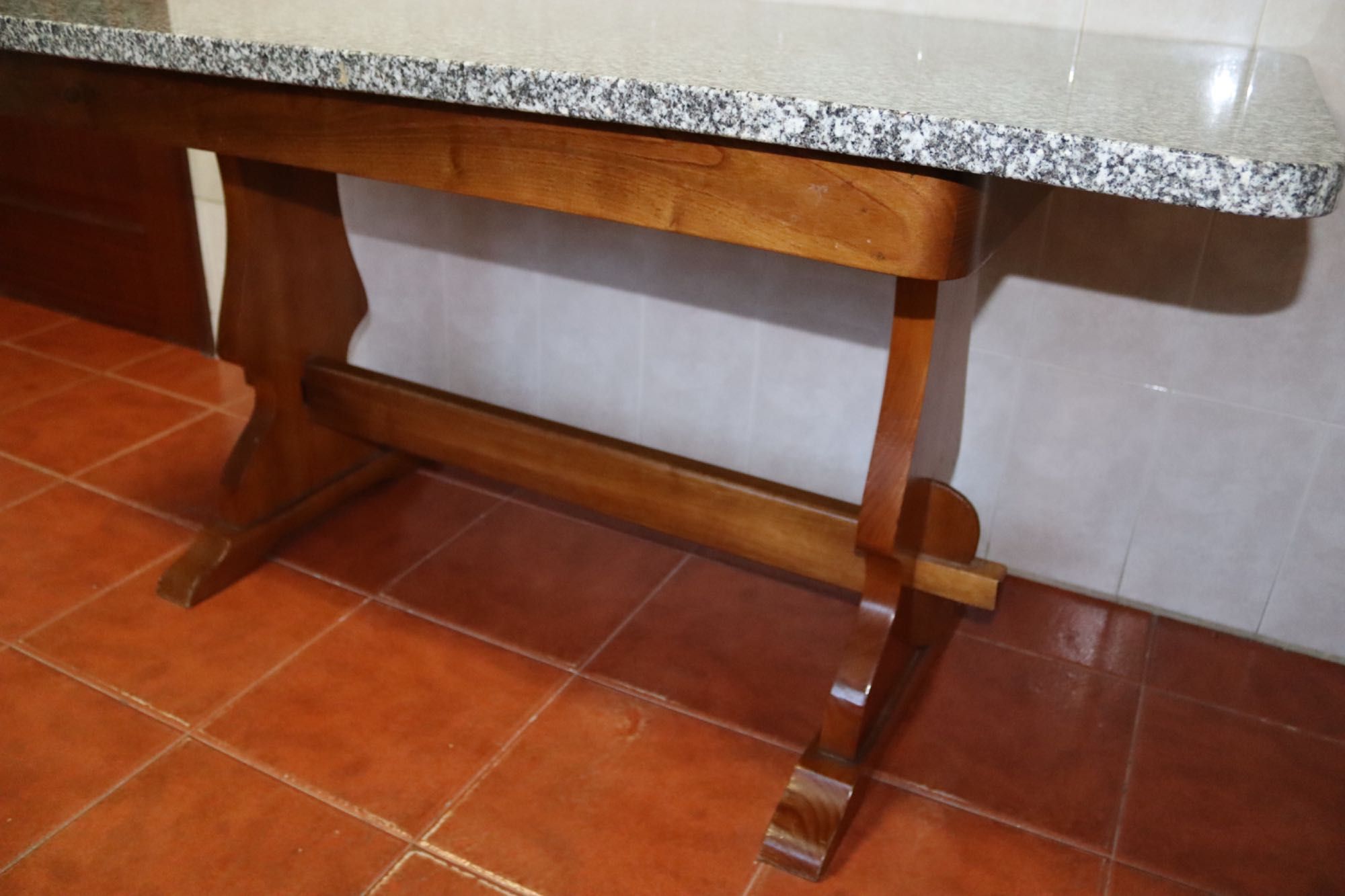 Mesa em granito de cozinha