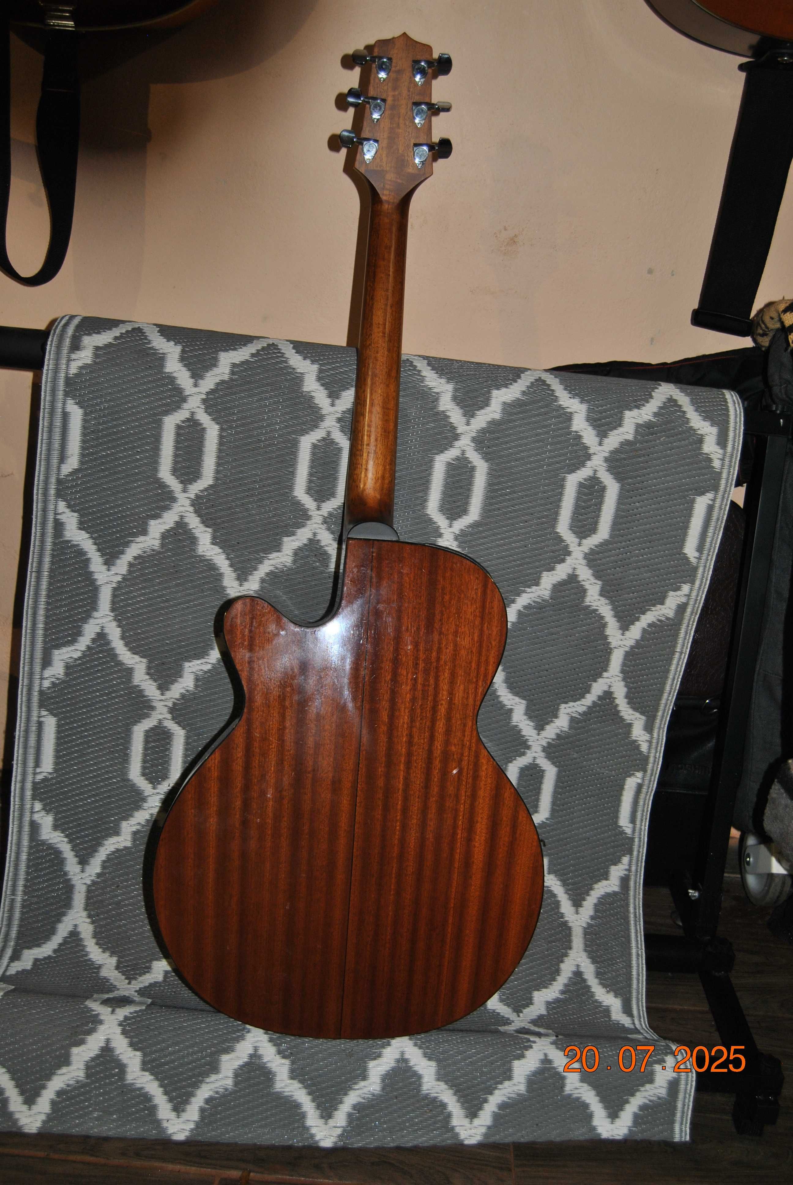 Gitara akustyczna TAKAMINE EG 220 SC nie używana