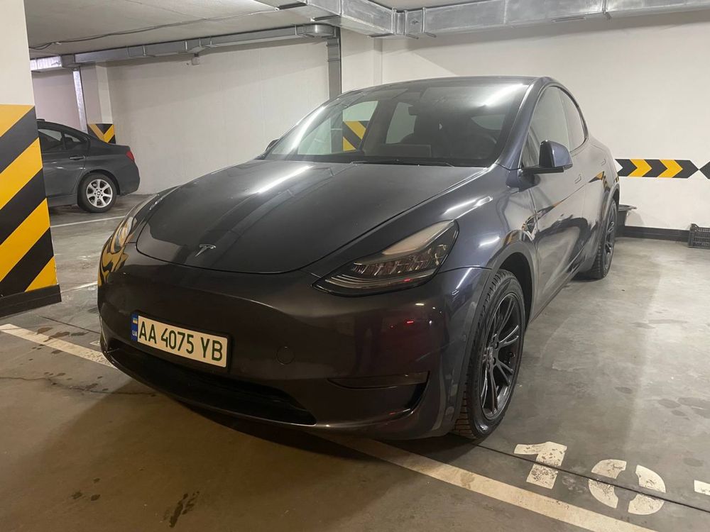 Tesla model Y 2021