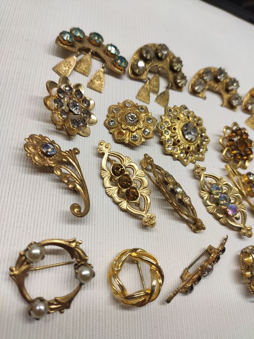 Брошки разные советские позолота 20шт.
