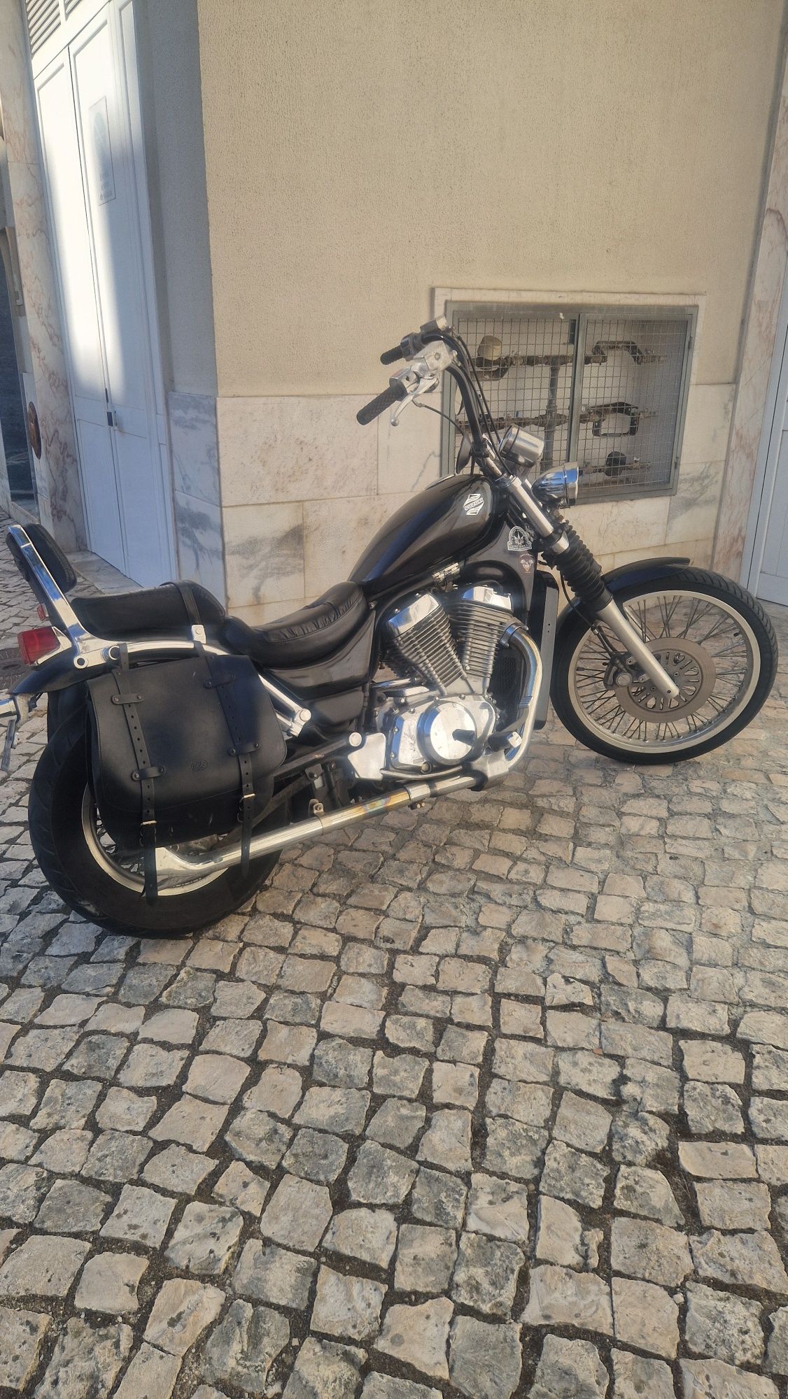 Suzuki intruder vs 800 chopper