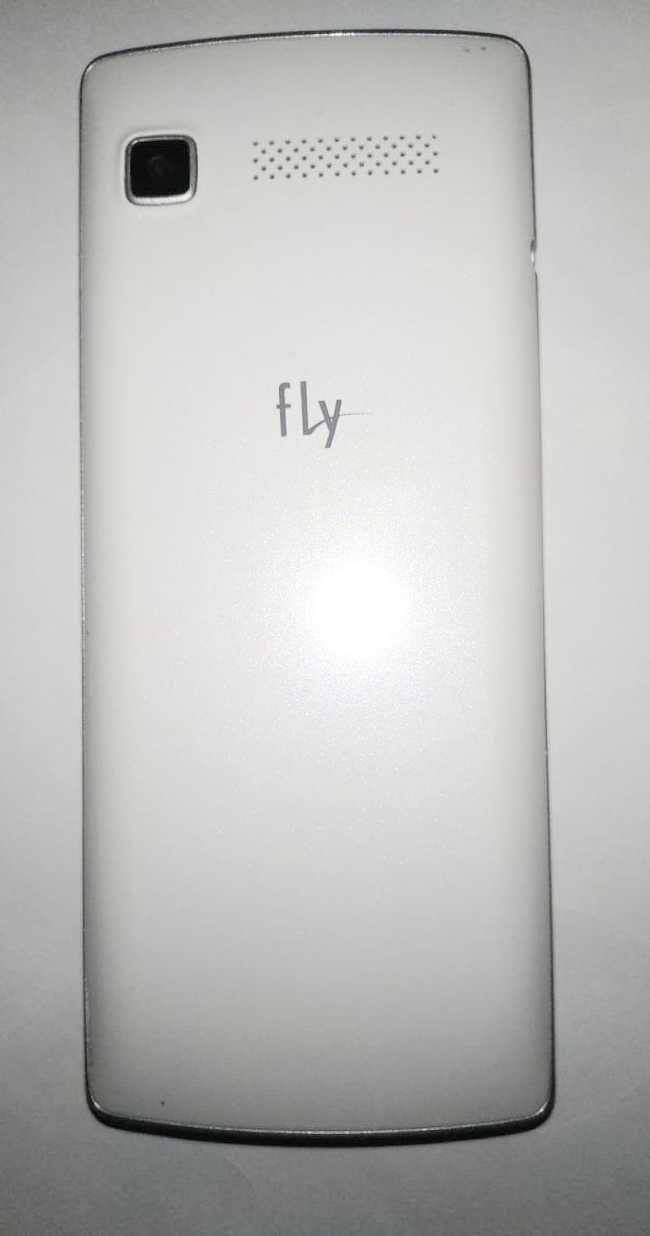 Мобильный телефон новый на 3-Sim карты Fly TS112 White