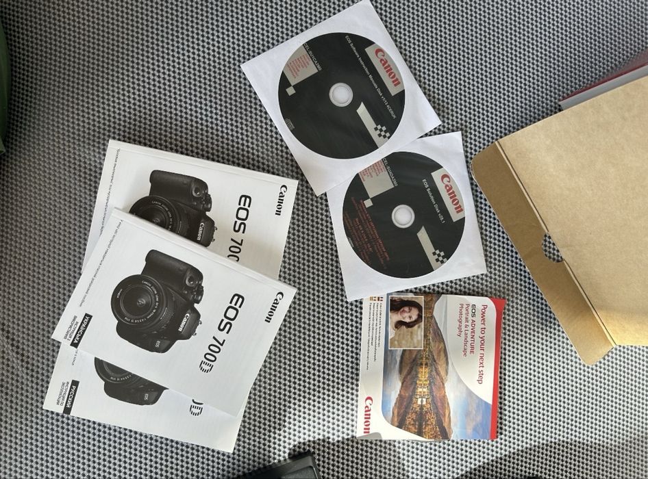 СРОЧНО ПРОДАЮ !!! Фотоапарат камера + обєктив Canon EOS 700D 18-55mm
