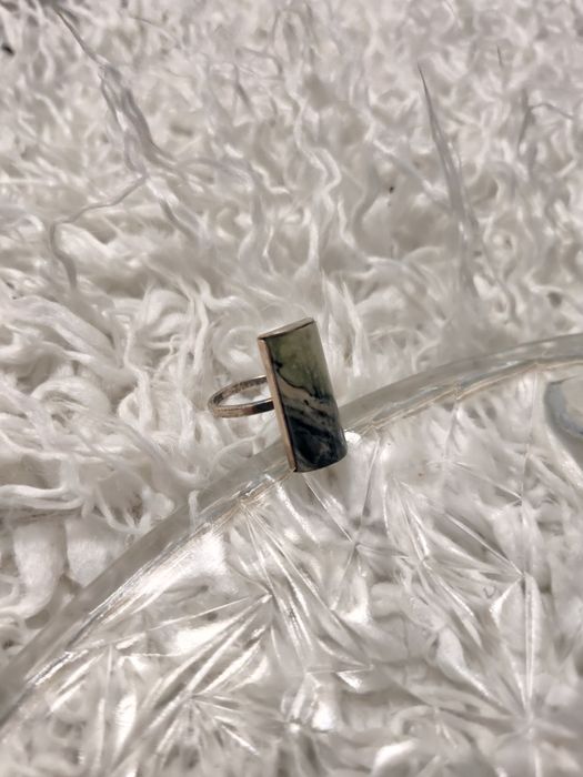 Duży pierścień pierścionek z zielonym kamieniem srebro pozłacane