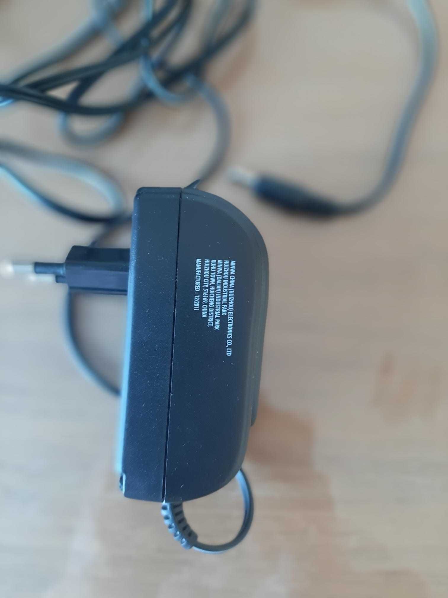 szybka ładowarka akumulatorów AA i AAA, marki TRONIC, nowa