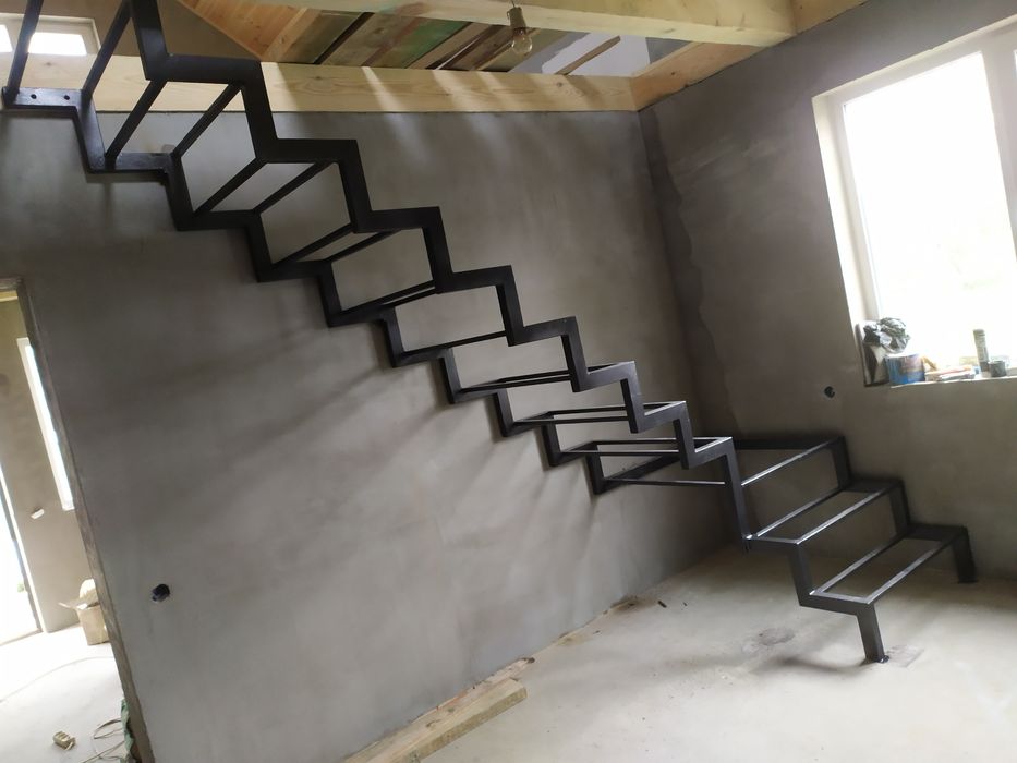 Сходи ступеньки металеві