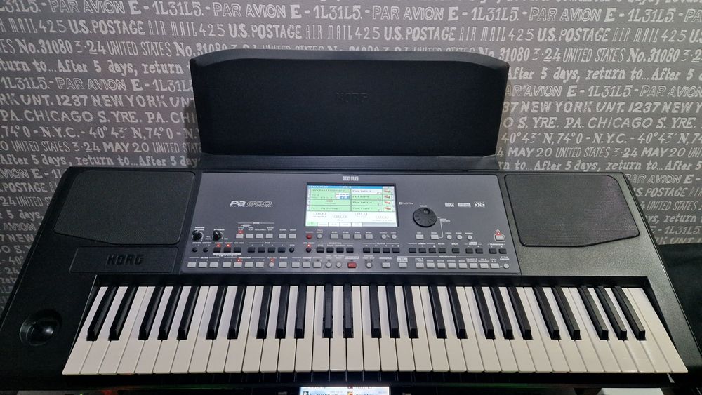 Keyboard KORG PA600 + pokrowiec