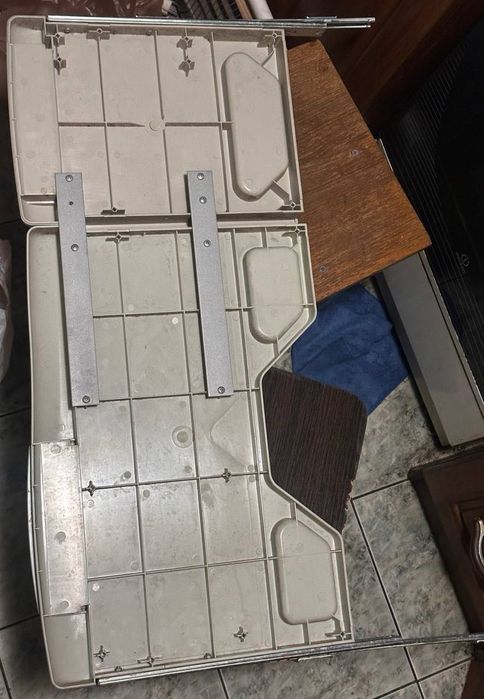 Выдвижная полка для клавиатуры и мышки