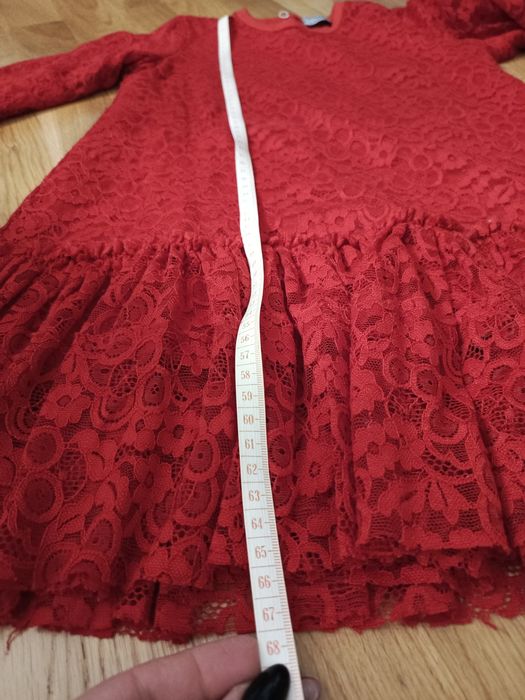 Czerwona, koronkowa sukienka 134/140