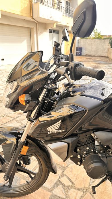 Honda CBF 125cc ano 2023 com menos de 10.000 km