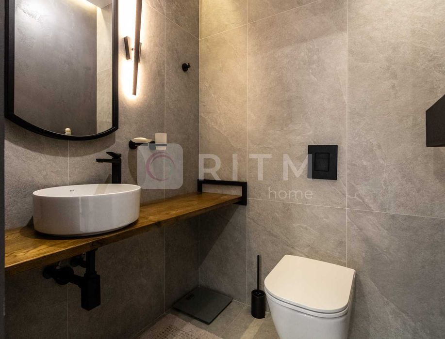 Пропонується простора, 2к +кухня студія з сучасним ремонтом