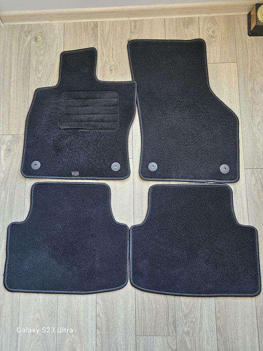 Sprzedam pilnie dywaniki welur Skoda octavia IV