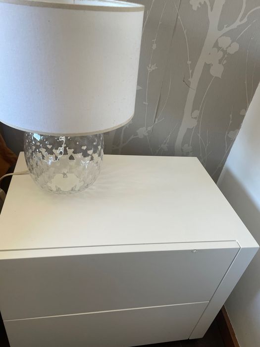 2 Mesas cabeceira branca e dourada