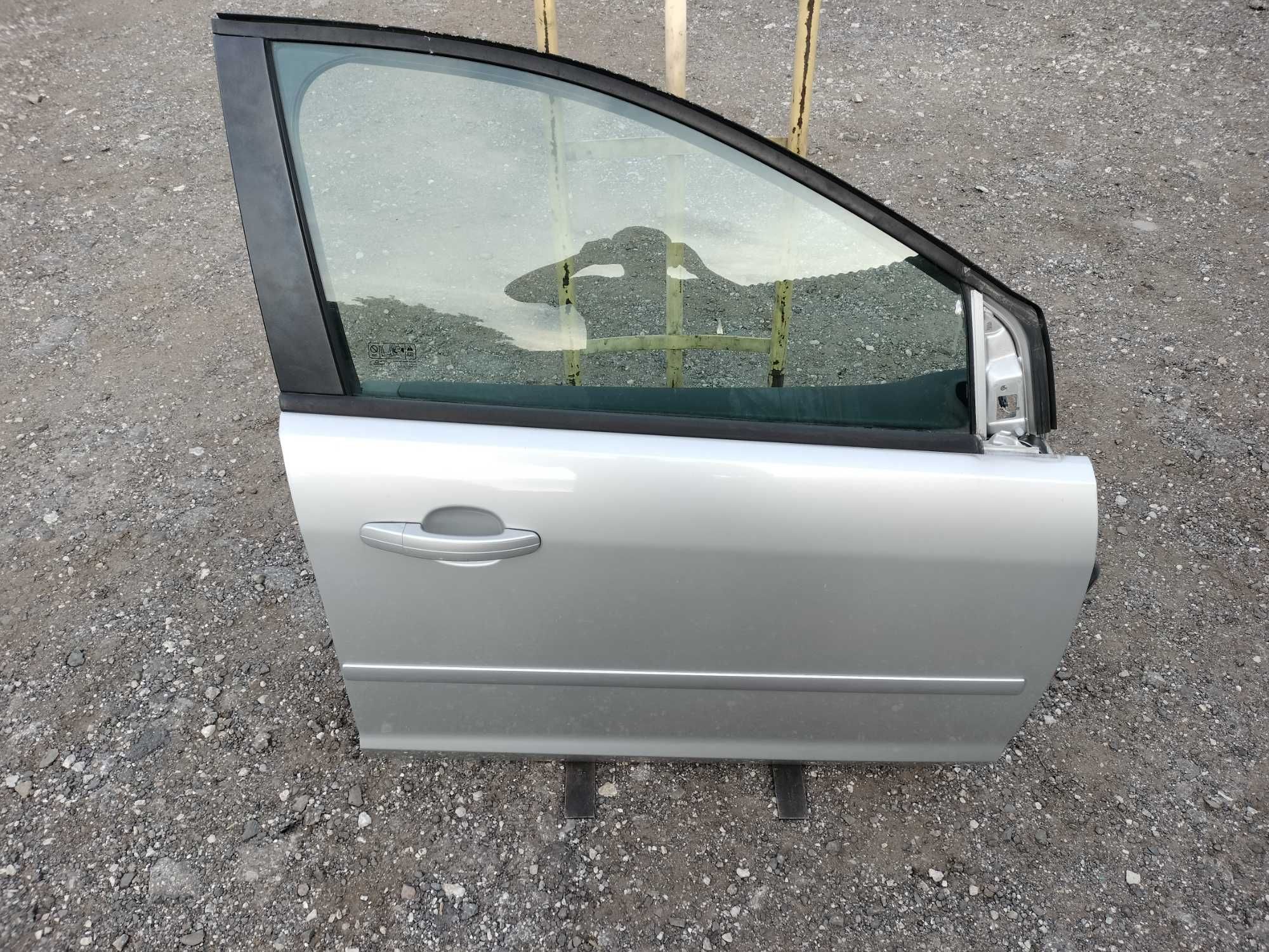 Drzwi prawy przód prawe przednie Ford Focus MK2 srebrne 03 O3