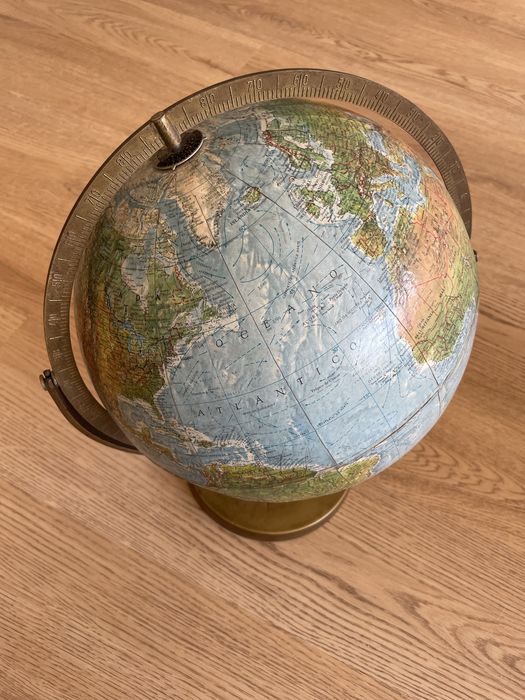 Globo vintage em bom estado