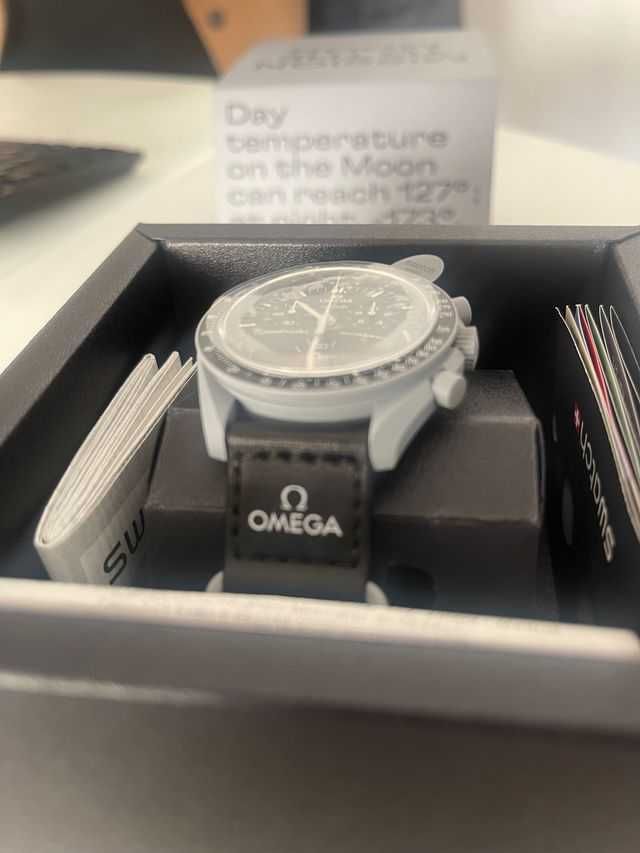 Swatch x Omega Bioceramic Moonswatch Mission to the Moon SO33M100