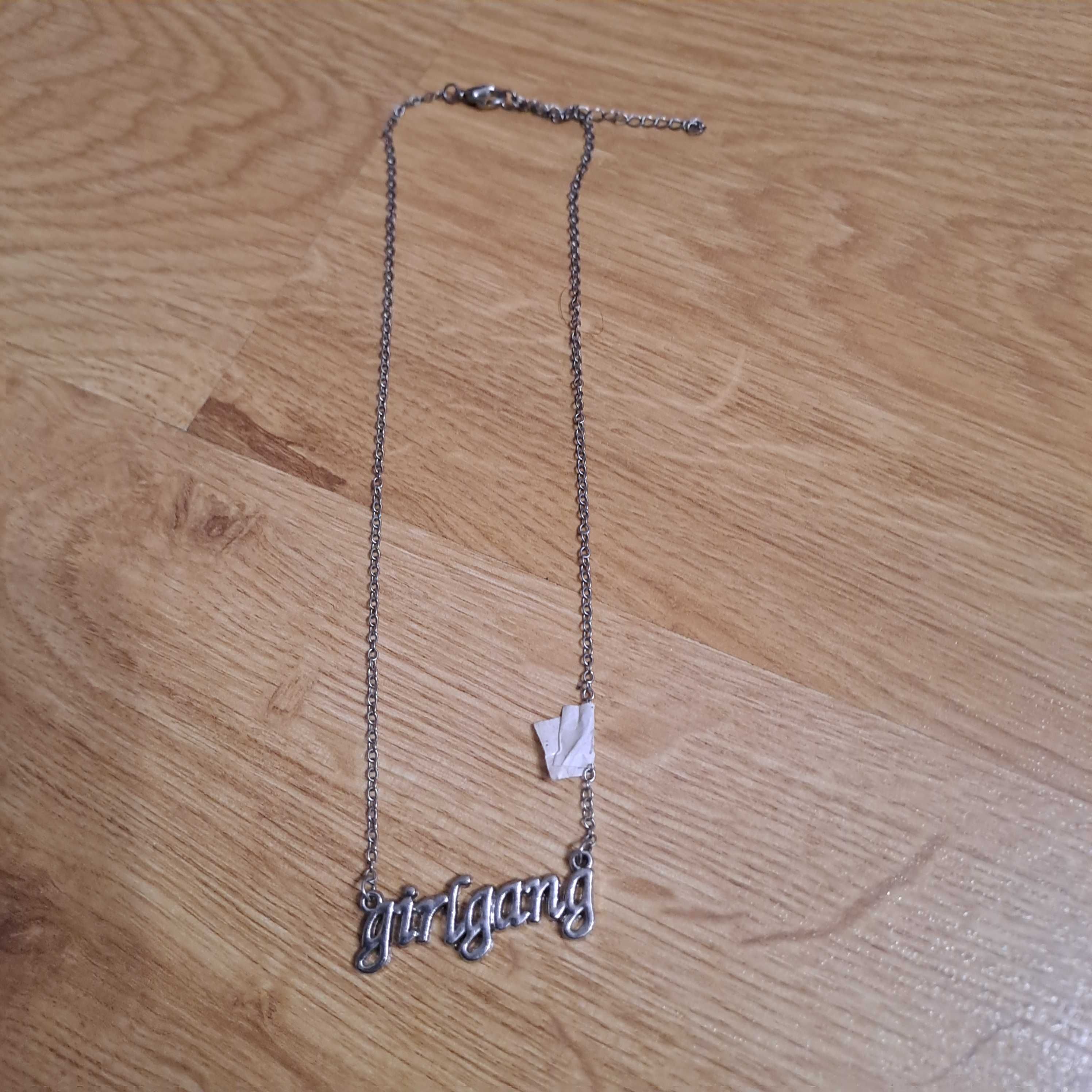 Naszyjnik posrebrzany z przywieszką girlgang
