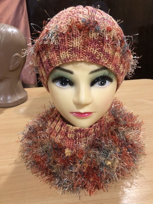 Шапка і горлишко нові