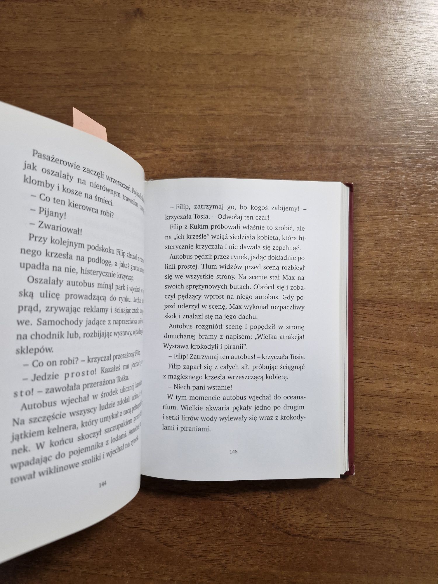 A523. "Magiczne drzewo. Czerwone krzesło" Andrzej Maleszka