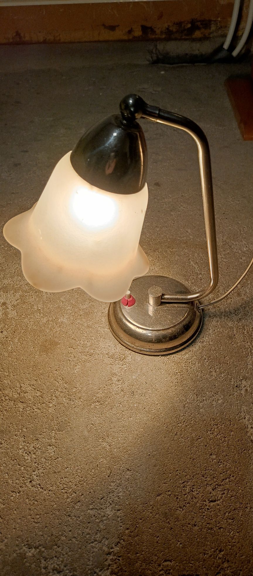 Stara lampka biurkowa