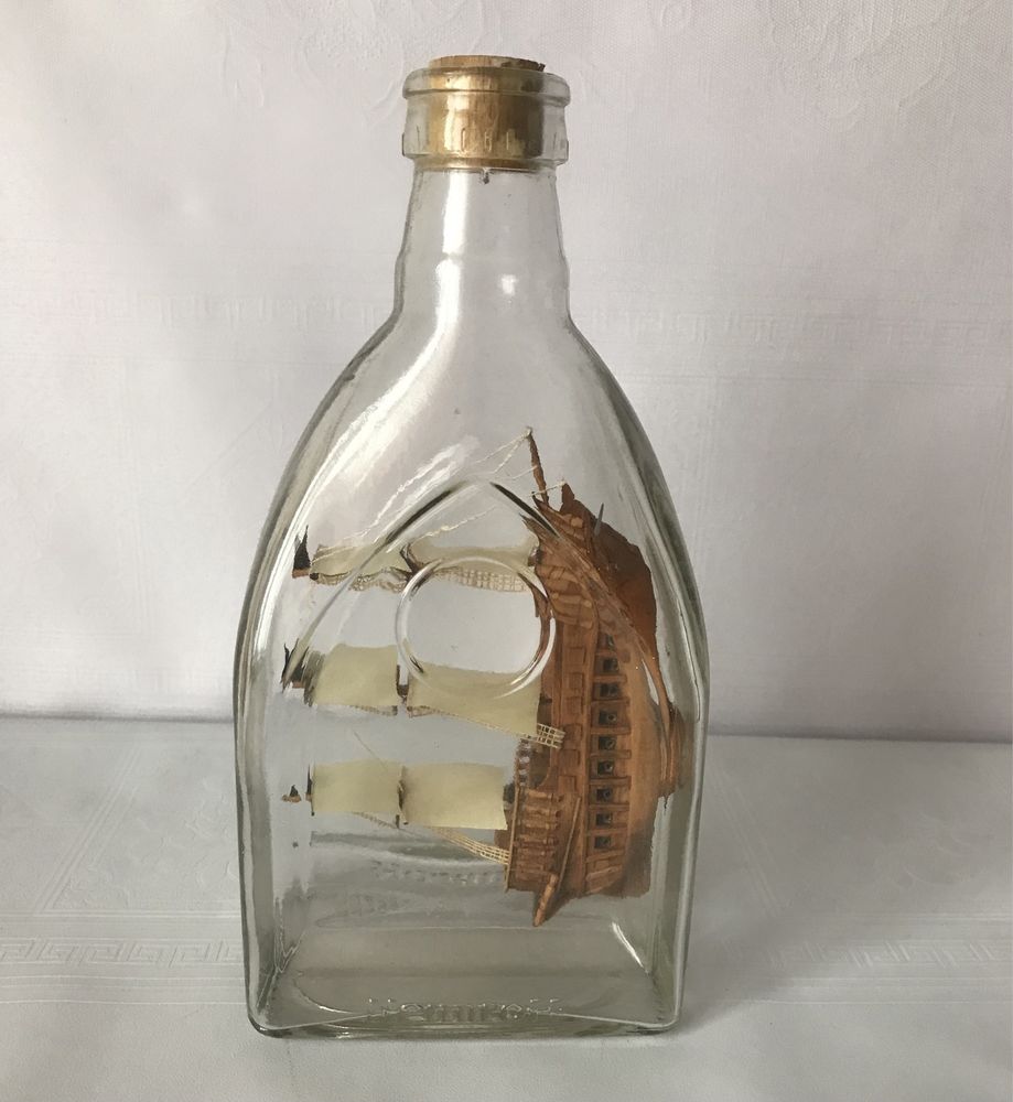 Кораблик в бутылке