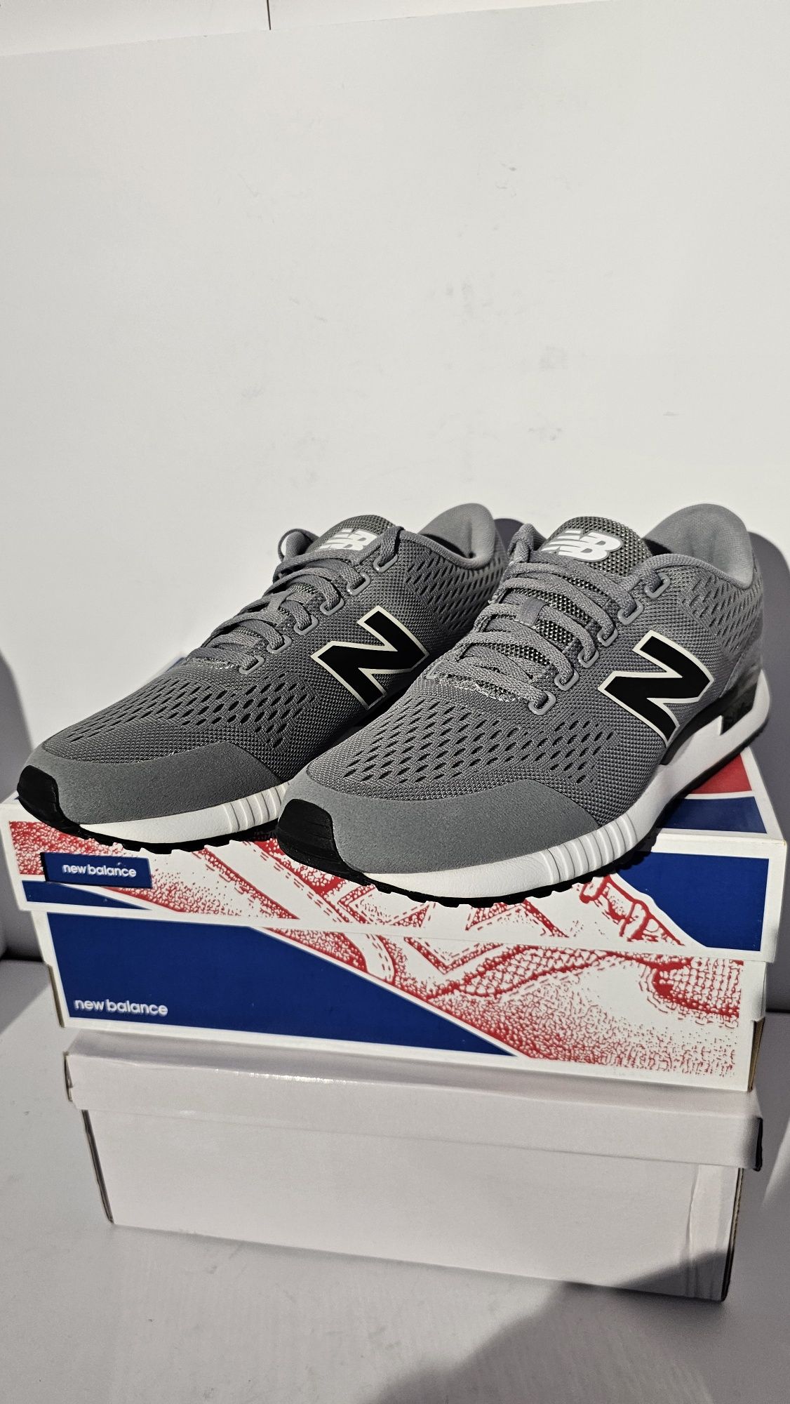 Buty sportowe nowe New Balance modny kolor rozmiar 41.5