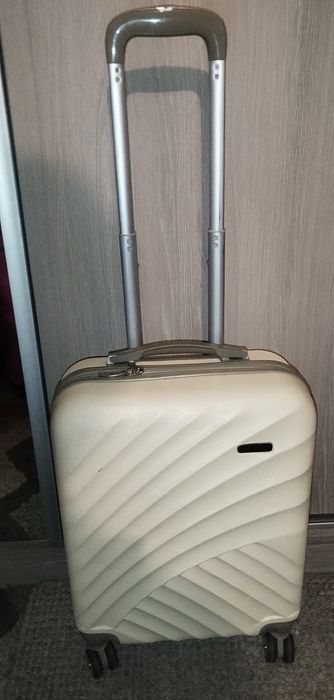 Sprzedam w dobrym stanie małą walizkę firmy Ochnik wym.55#40#20