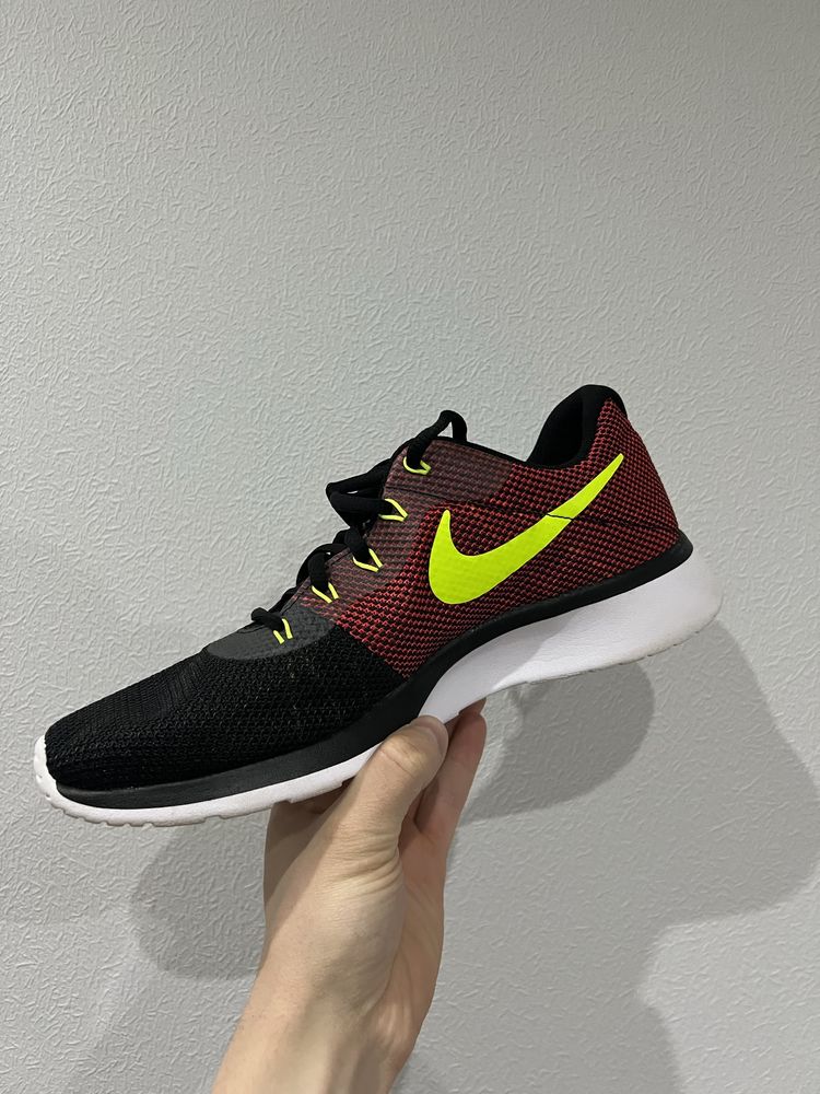 Кросівки чоловічі Nike Tanjun Racer  44 розмір