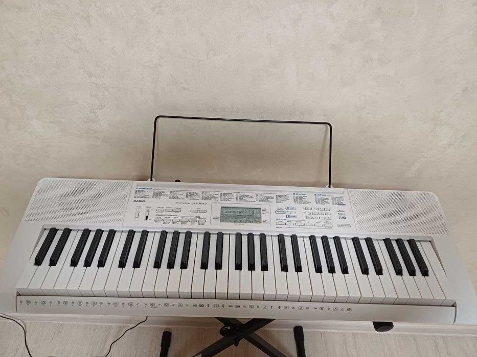 Синтезатор Casio LK-247!!! Динамічна модель! Піаніно.