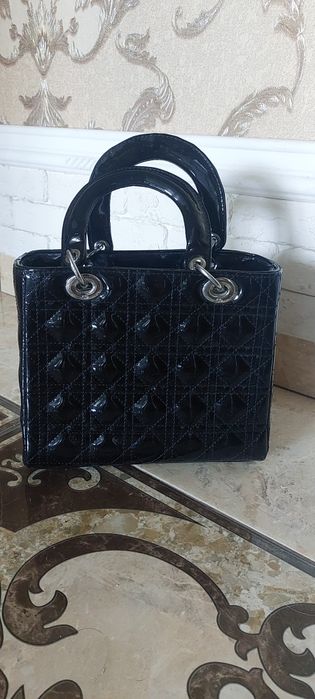 Продам фирменную  женскую сумочку