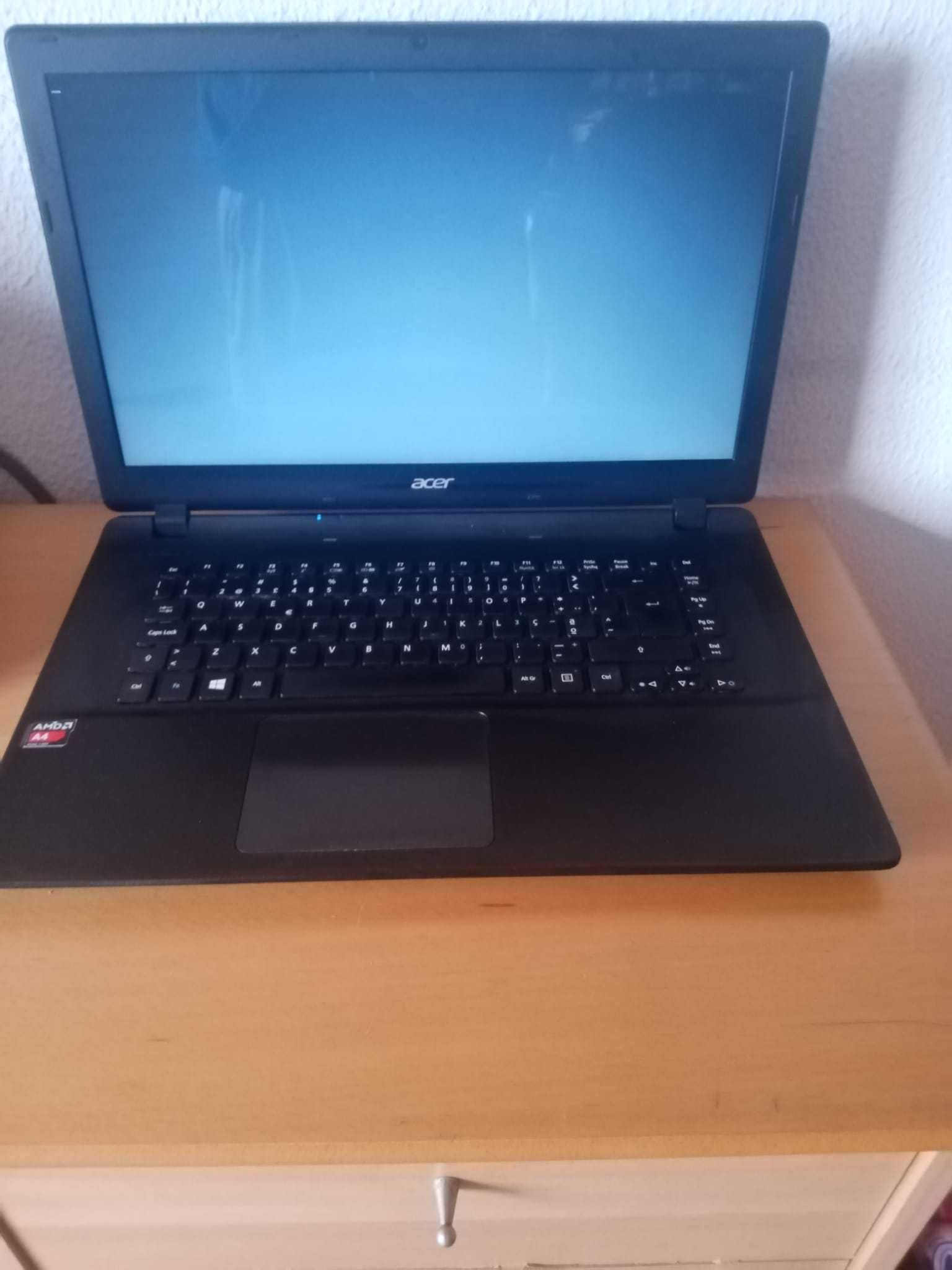Portátil Acer Aspire AMD A4
