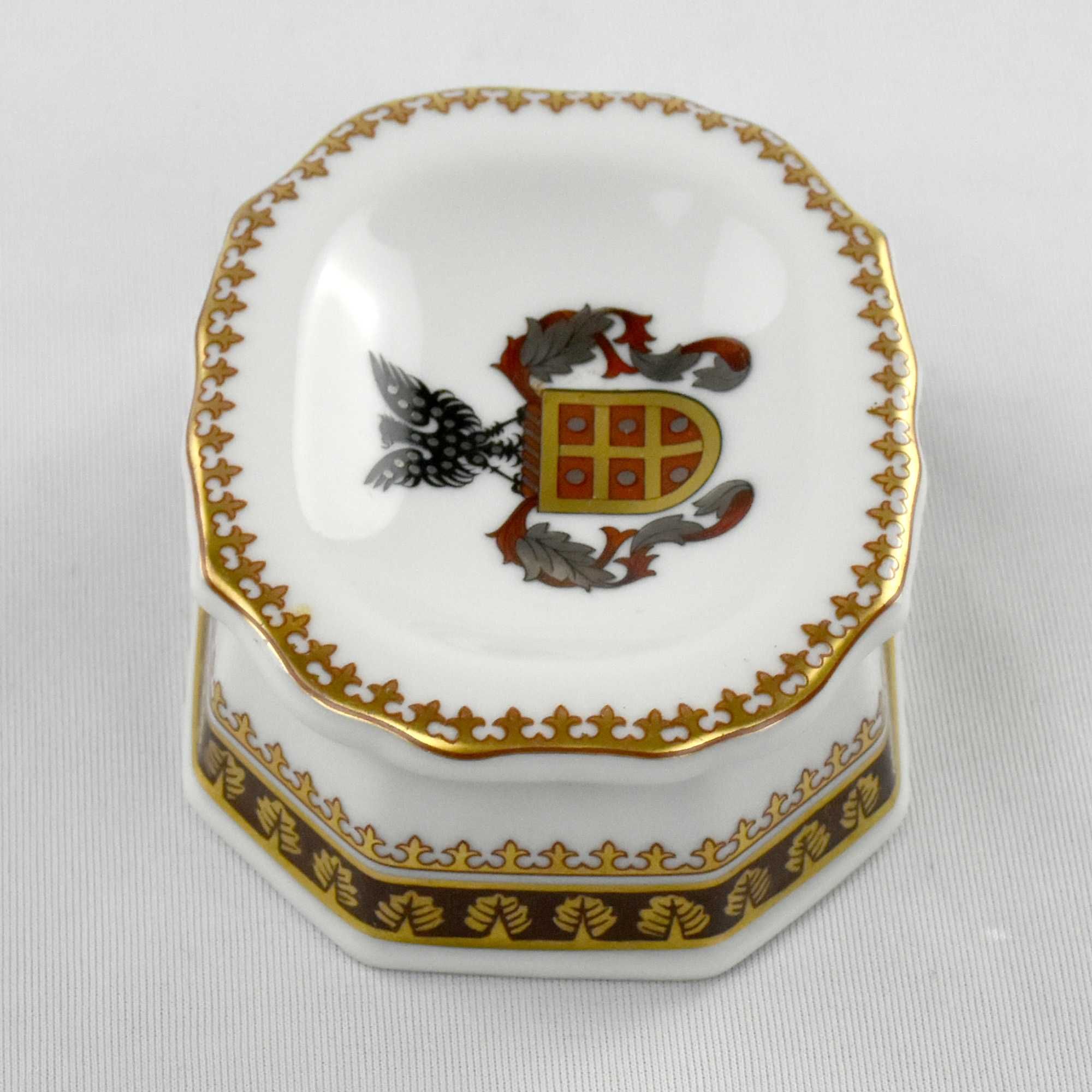 Saleiro em porcelana Porart decoração Escudo de Armas Melo