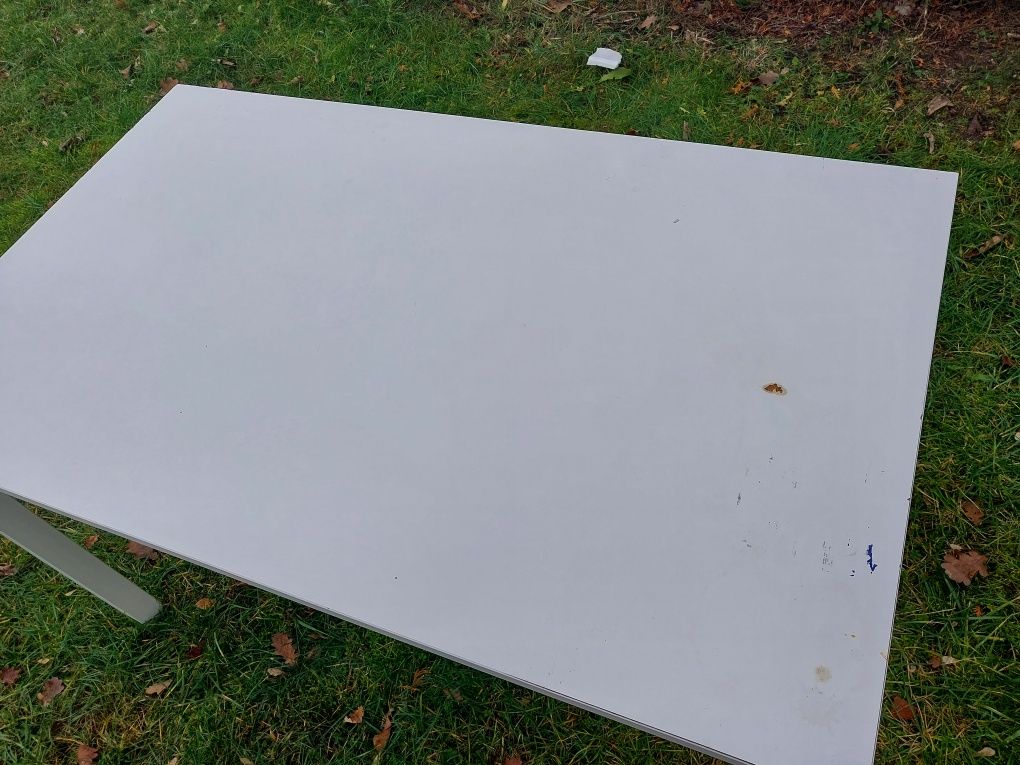 Stół z metalową ramą podstawą Ikea MELLTORP