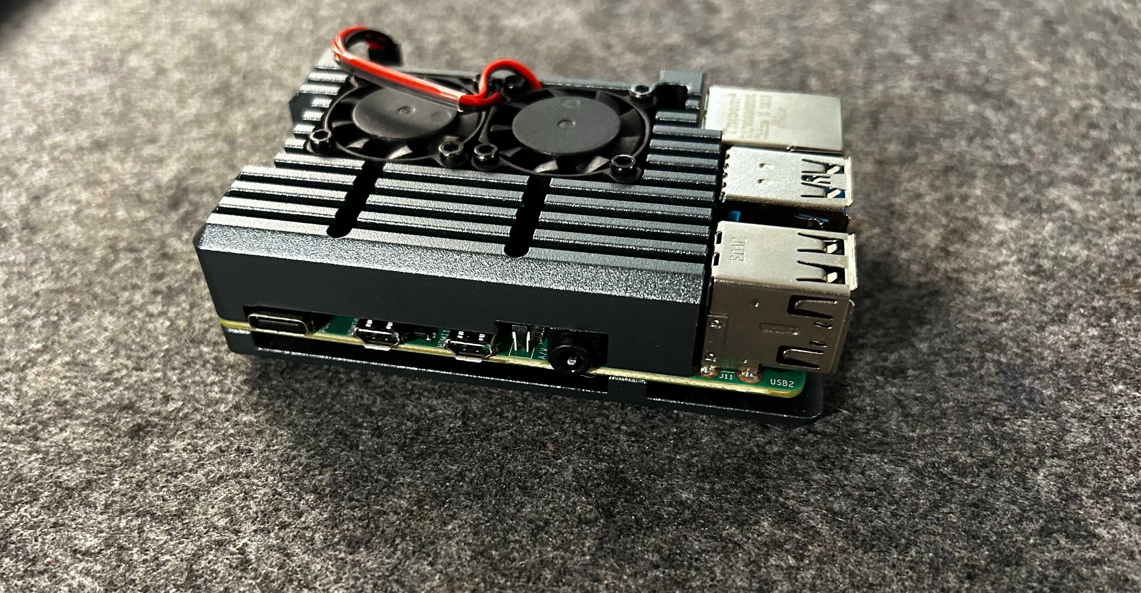 Zestaw Raspberry Pi 4B 4GB z Oficjalną Obudową i Zasilaczem
