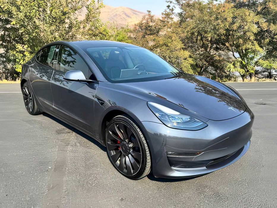 Tesla Model 3      2023