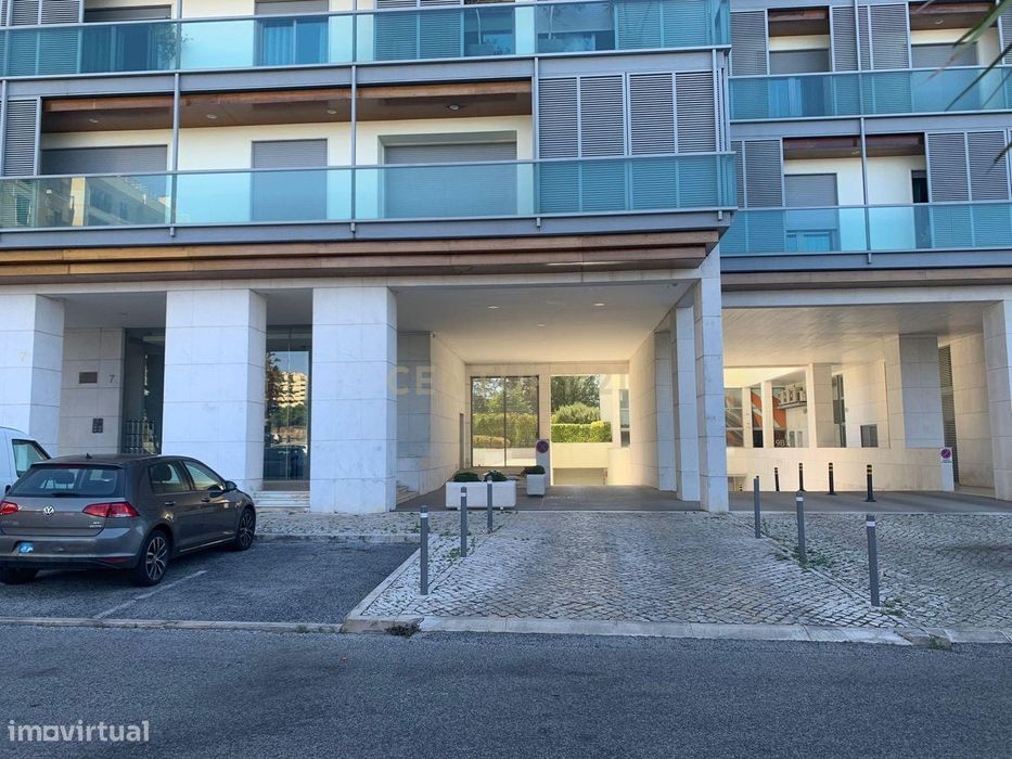 Estacionamento para arrendamento em Telheiras