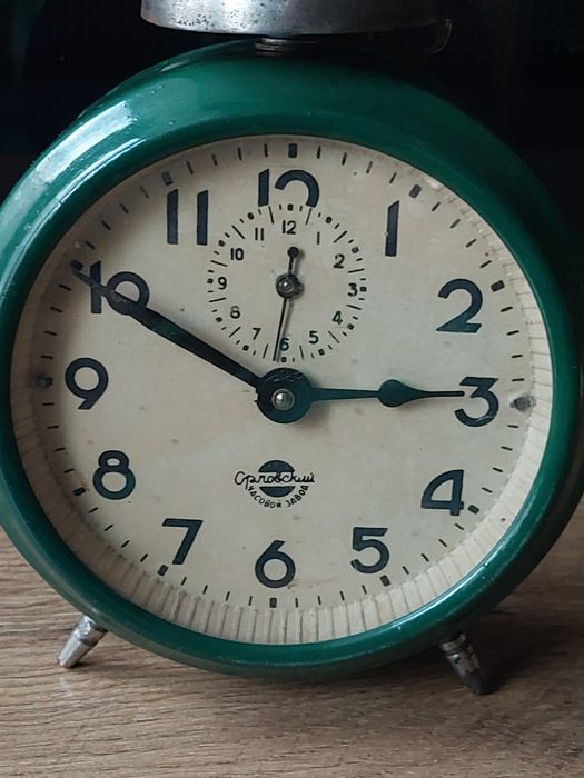 Stary budzik kolekcjonerski