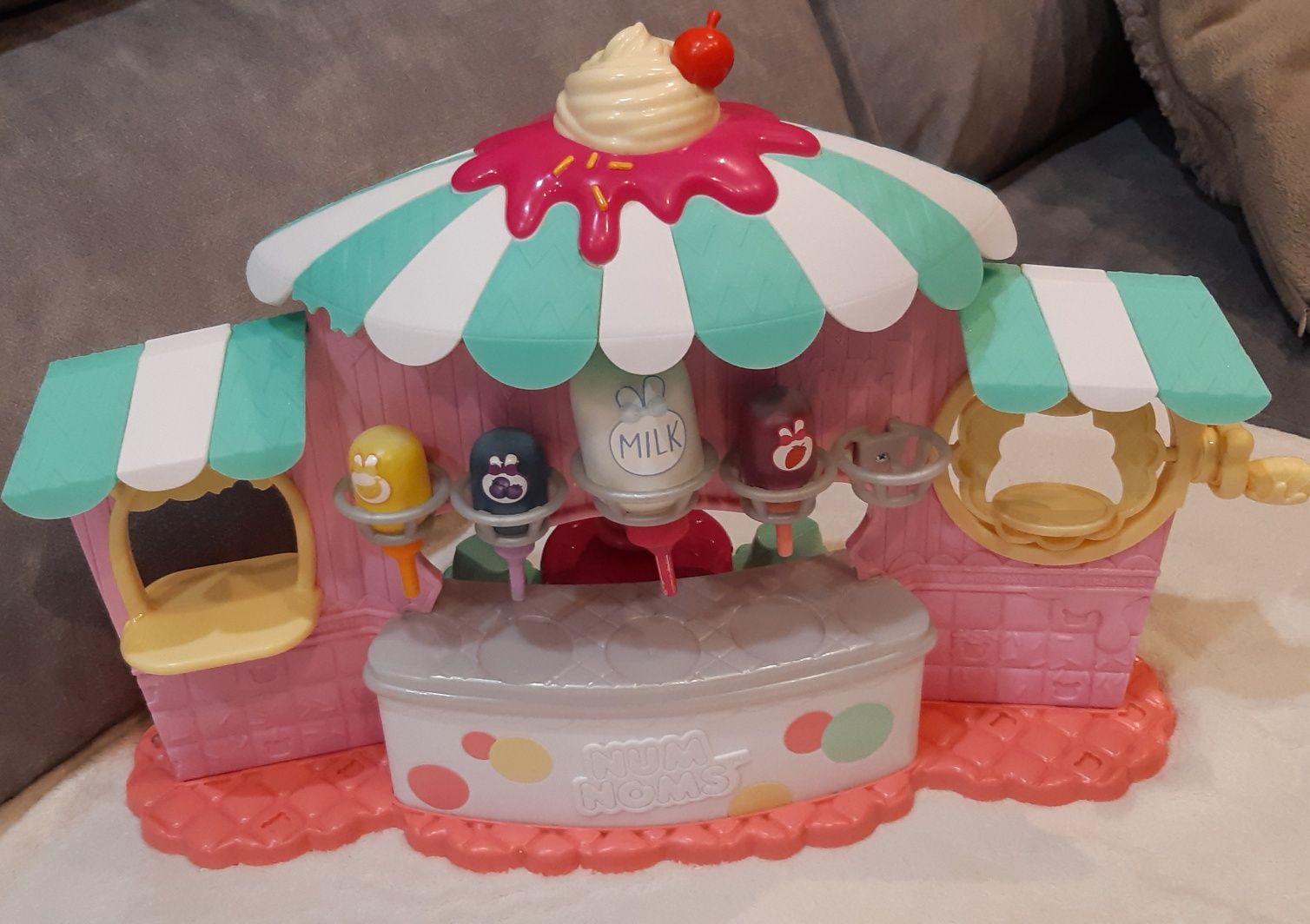 Fabryka paznokci Num Noms