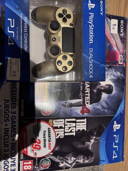 Ps4 1 TB com um comando extra dourado